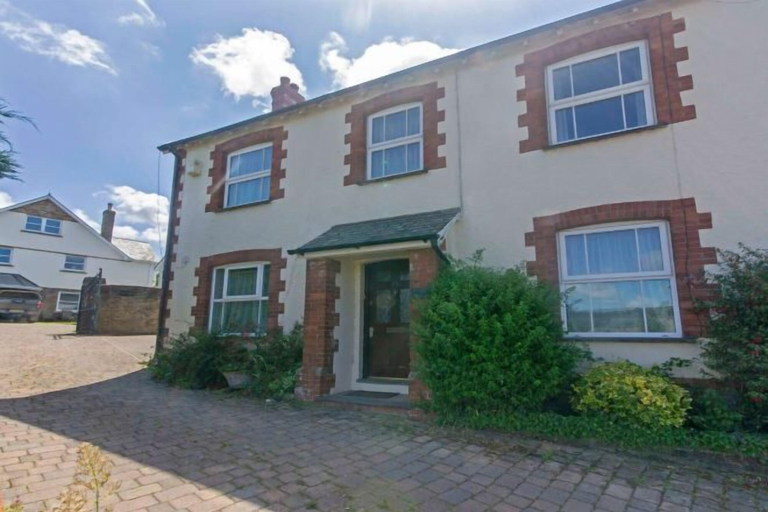 Room 5, Cloudbreak Hot Tub Log Burner, Dogs Welcome, Devon