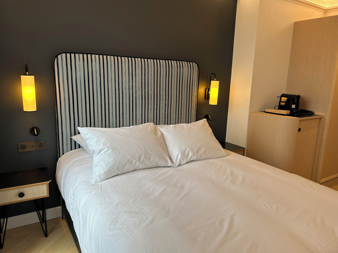 Room 5, Eiffel Yard Hotel, Paris