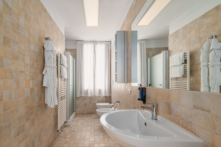 Bathroom 5, Palazzo Paruta & Wellness Apartments, Venezia