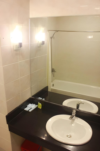 Bathroom 3, Hai Yen Hotel, Da Nang