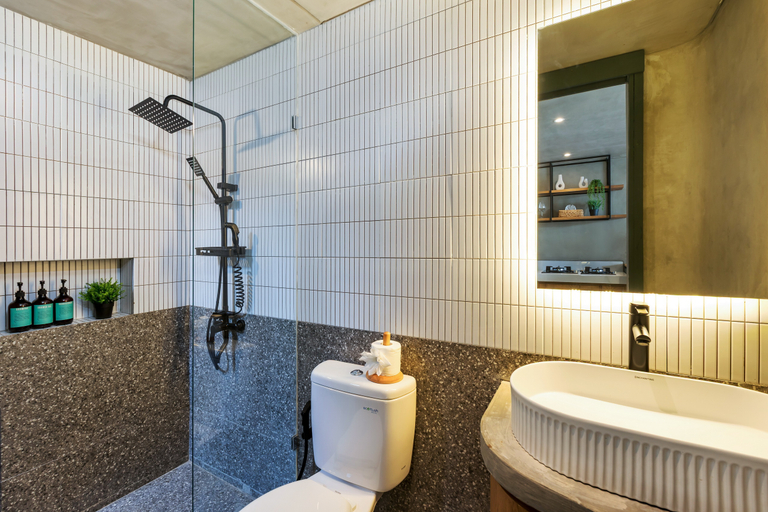 Bathroom 5, The Mezza Sanur By SooBali, Denpasar