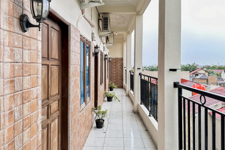 Others 3, RedDoorz @ Golden Cempaka Medan, Medan