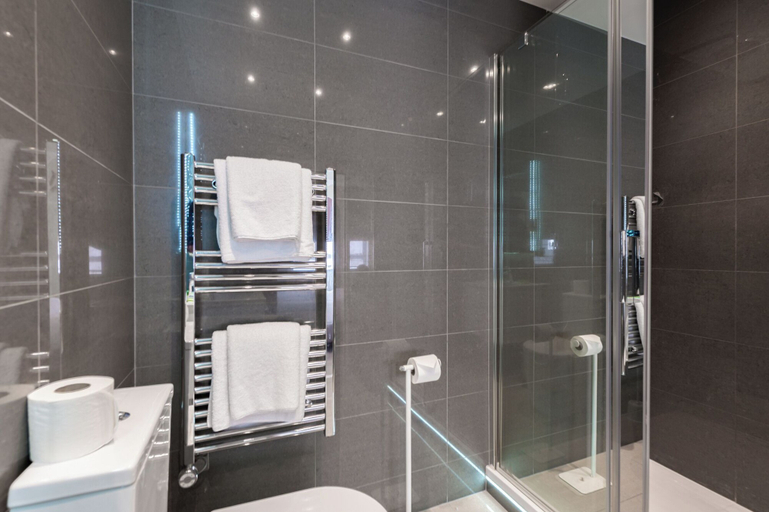 Bathroom 4, Nell Gwynn House Apartments, London