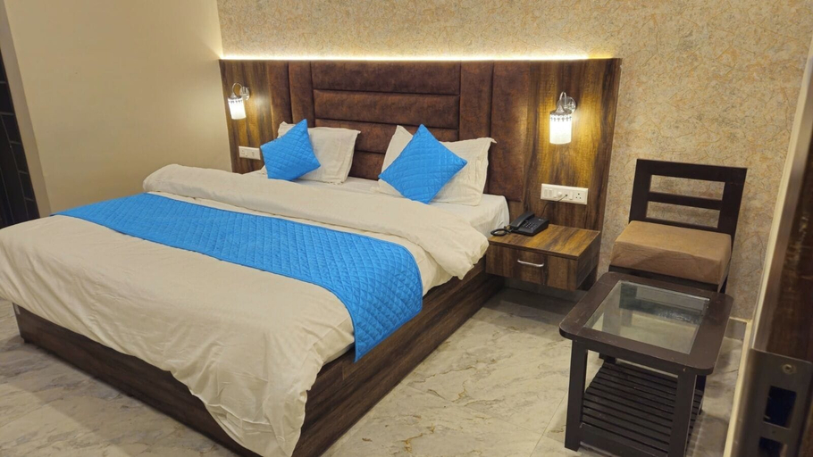 Room 3, Hotel Cherry Blossom, Varanasi