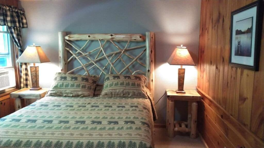 Room 3, Adirondack Diamont Point Lodge, Warren