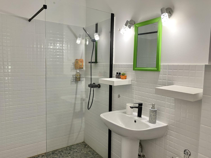 Bathroom 2, Bran and Breakfast, Bran
