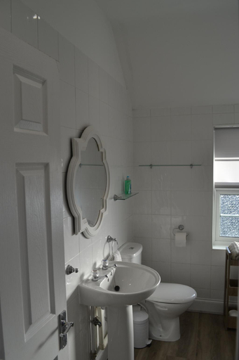 Bathroom 3, Frinton Escapes - The Cottage, Essex