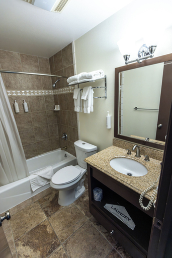 Bathroom 4, Mammoth Creek Inn, Mono