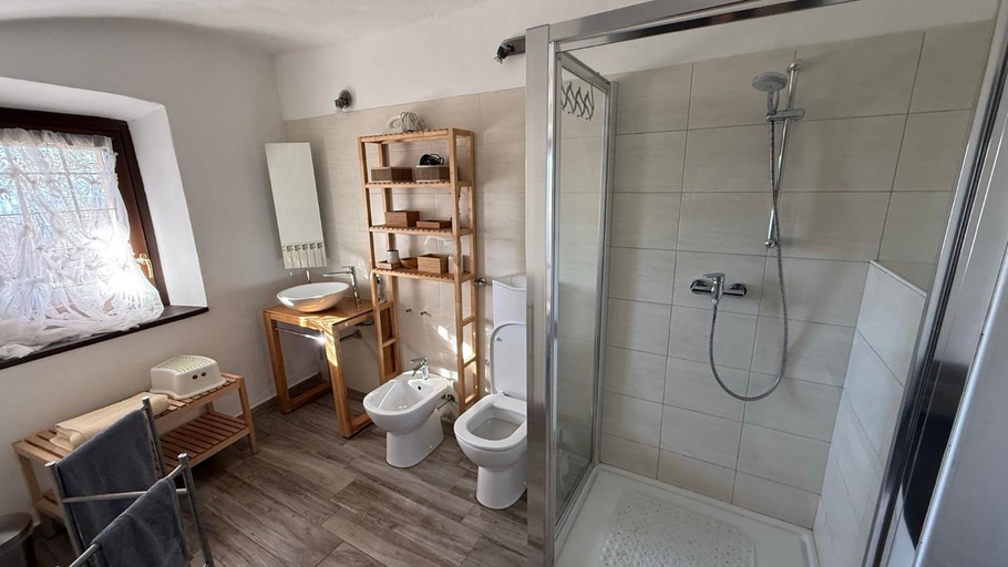 Bathroom 3, B&B Cascina Brunod, Torino