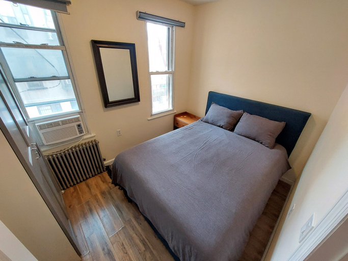 Room 1, Comfortable Apartment with Kitchen and Work Station, New York