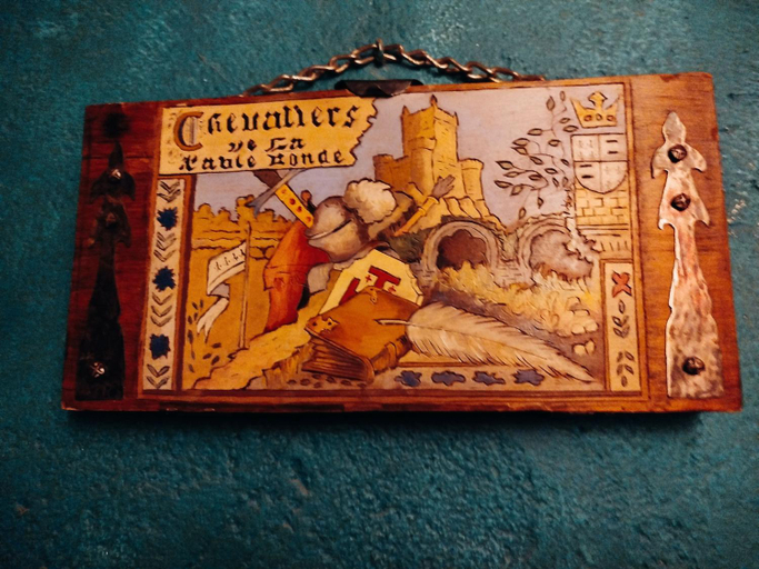 Food & Drinks, Suite Medievale, l'Epee du Roi Artur avec escape game, Gard