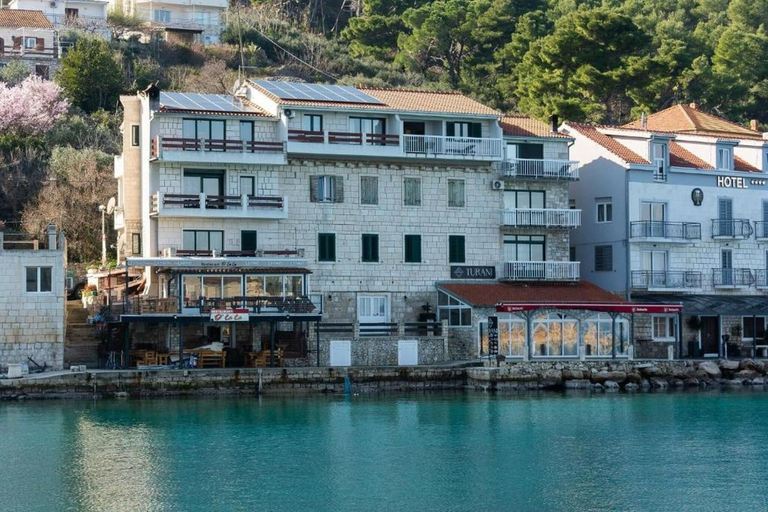Entrance 3, Apartments Seafront Paradise, Šolta