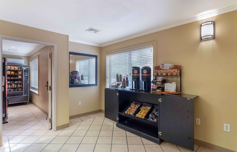 Food & Drinks 5, Studio 6 Extended Stay Memphis Airport TN, Shelby