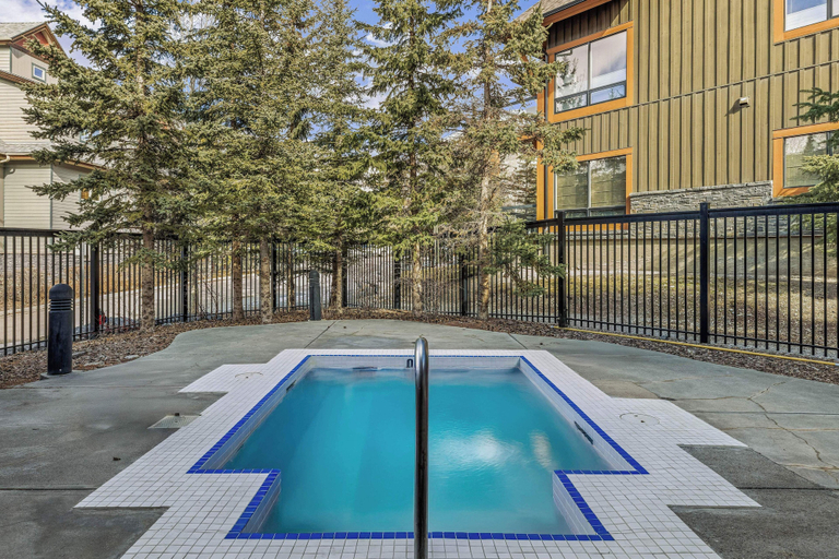 Sport & Beauty 2, Lodges at Canmore, Division No. 15