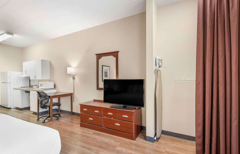 Bedroom 2, Studio 6 Corporate Extended Stay Chicago Lisle IL, Dupage