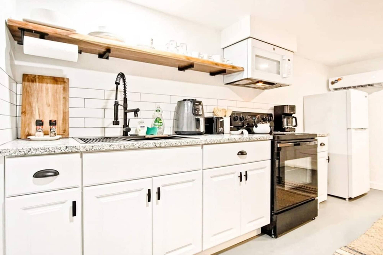 Room 3, Rustic Gem 5min-asian District Full Kitchen, Oklahoma