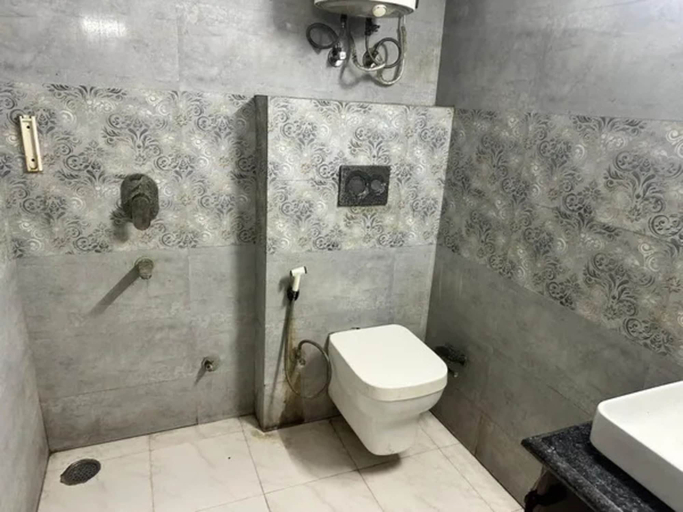 Bathroom 5, Fabhotel Wamson, Gautam Buddha Nagar