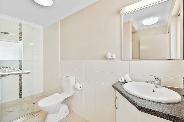 Bathroom 4, Cityville Apartments & Motel, Rockhampton