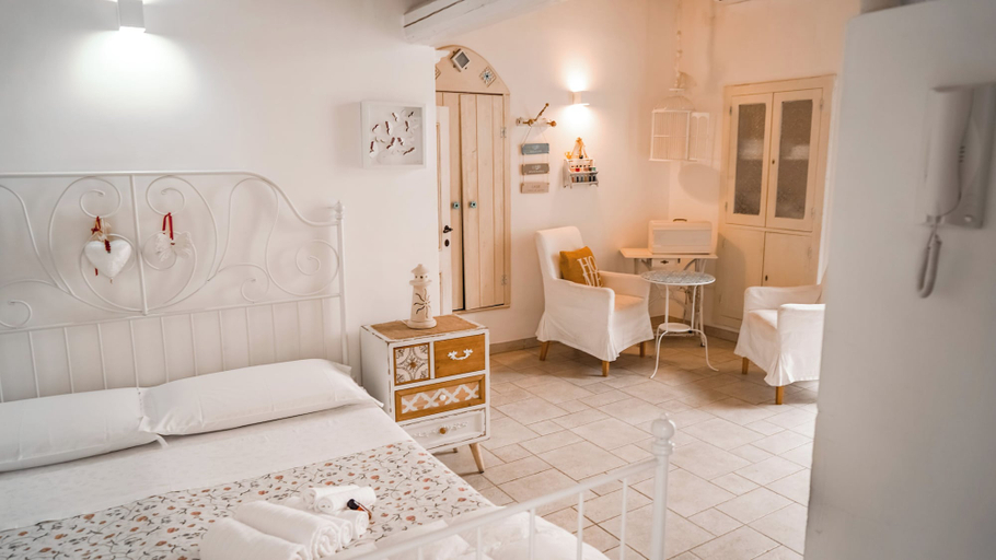 Room 5, Bed and Breakfast Karen House, Bari