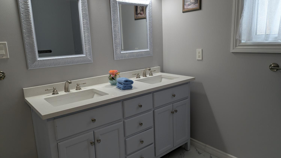 Bathroom 2, Bear & Butterfly Bed and Breakfast, Muskoka