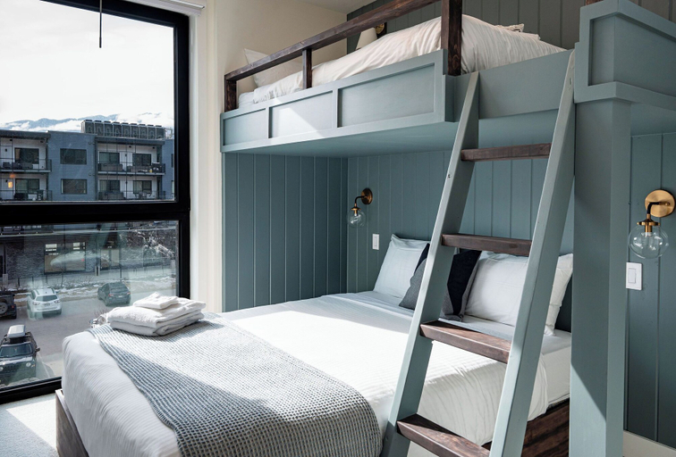 Room 4, The Recovery Room by Revelstoke Vacations, Columbia-Shuswap