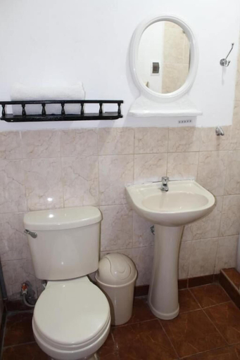 Bathroom 2, Imperial Golden House Inn, Cusco