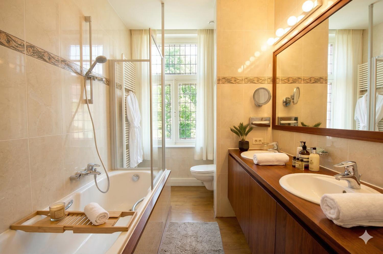 Bathroom 3, Central Bruges B&B, West-Vlaanderen
