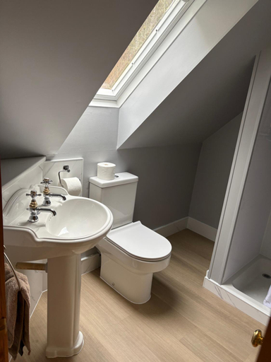 Bathroom 2, Foresters Lodge bed and breakfast, near loch ness, Highland