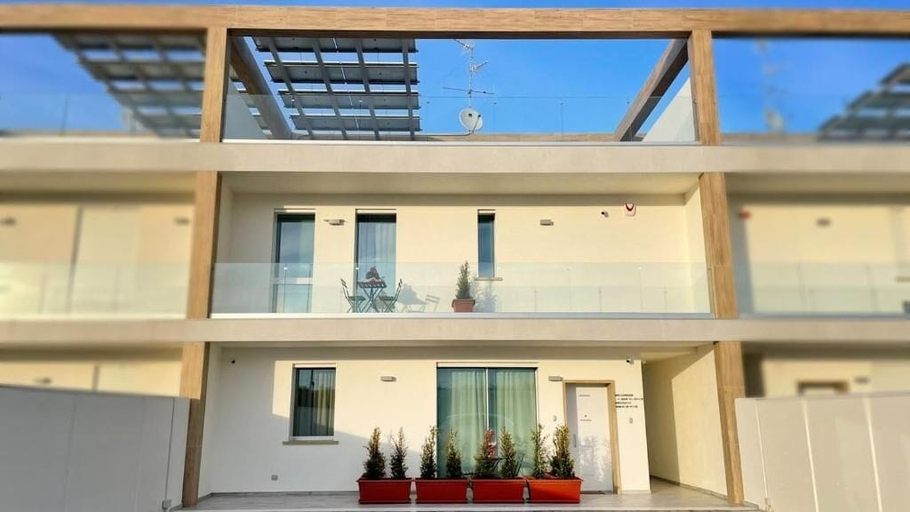 Exterior & Views 2, BARI AIRPORT ROOMS, Bari
