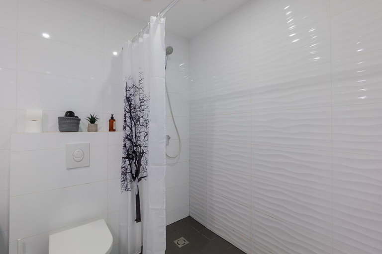 Bathroom 3, Aisa 39, Pärnu