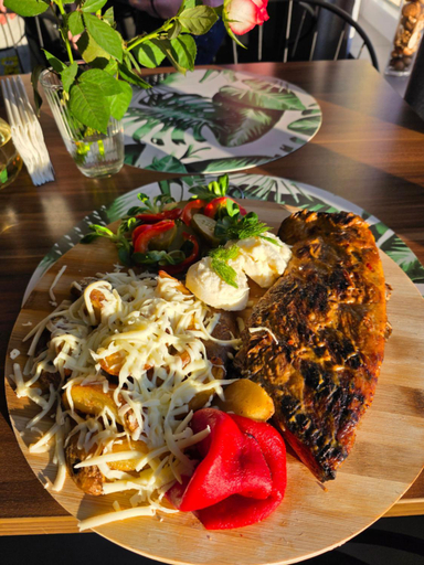 Food & Drinks 5, Paunasul Codrilor, Campulung Moldovenesc