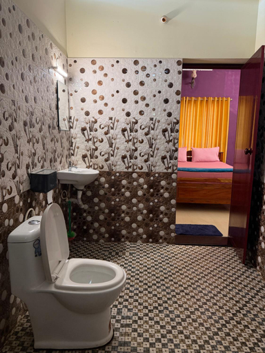 Bathroom 3, Mud apples, Thiruvananthapuram
