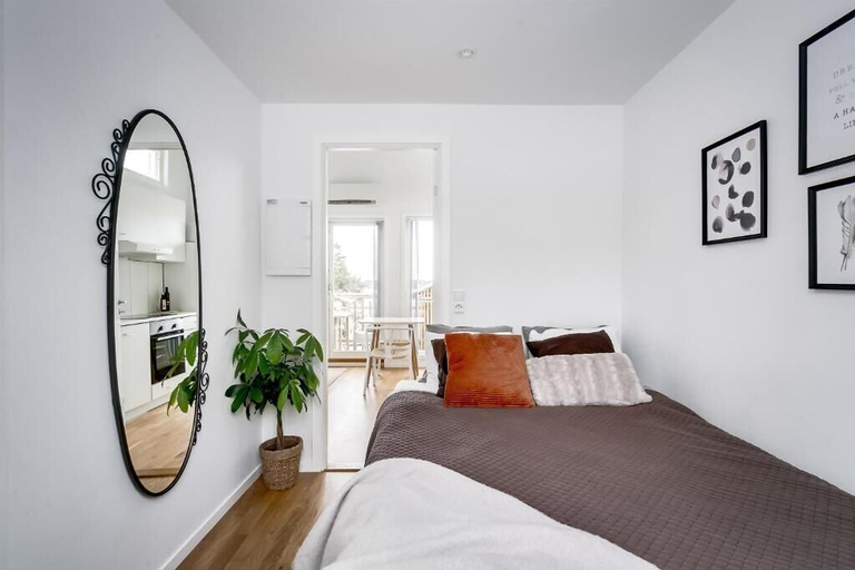 Room 4, Waterfront Escape with Private Dock, Upplands-Bro