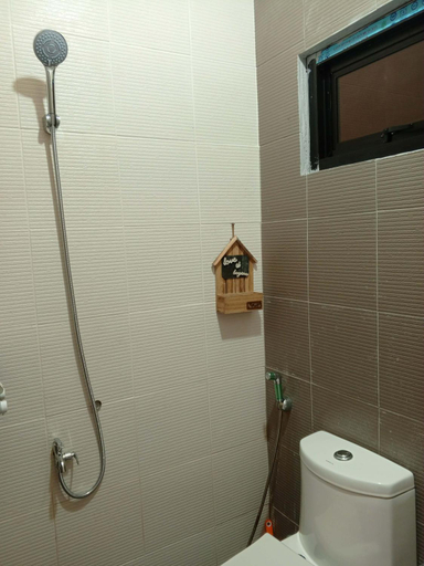 Bathroom 2, Yana's Place, Donsol