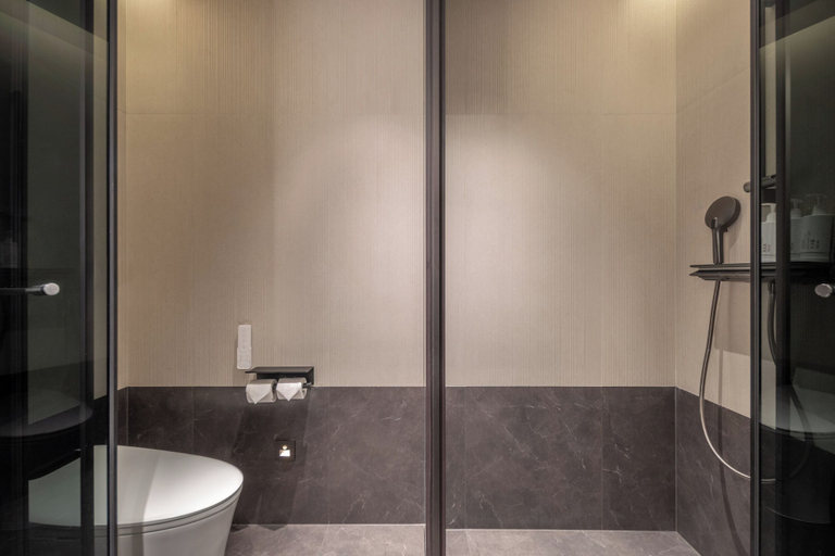 Bathroom 2, Shanghai Yun He Ye Bo hotel, Shanghai