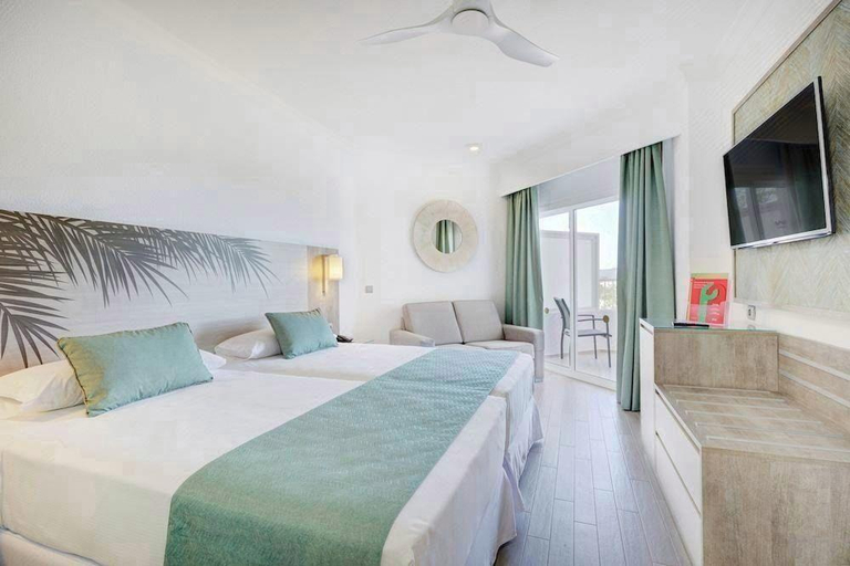 Bedroom 2, Hotel Riu Oliva Beach Resort - All Inclusive, Las Palmas