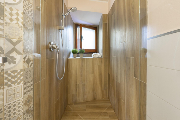 Bathroom 3, Ramaglianti Apartment, Florence