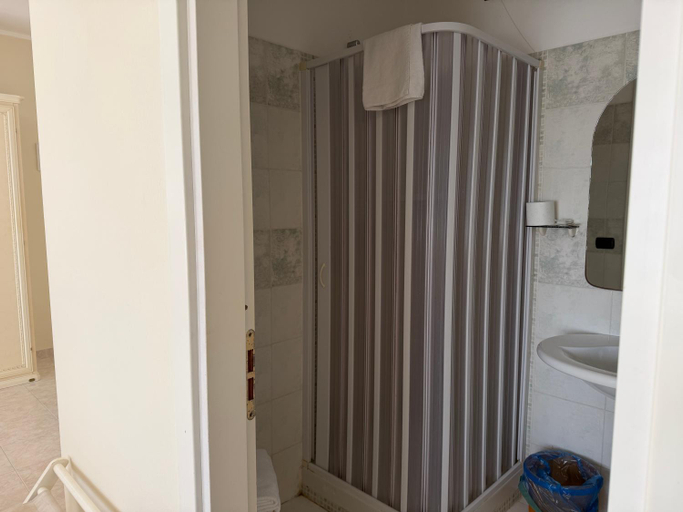 Bathroom 3, Hotel San Marco, Sassari