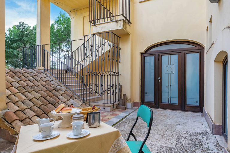 Outdoor dining 5, Nella Apartment With Pool, Bari