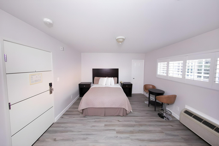 Bedroom 2, Metropolitan Inn & Suites, Los Angeles