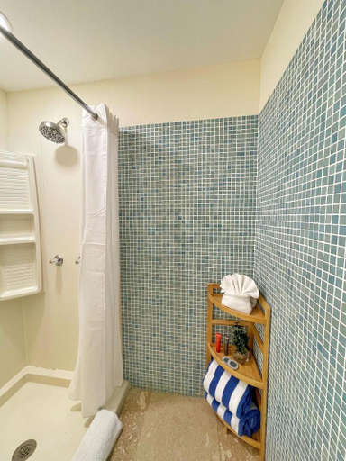 Bathroom 3, Azul del Mar, Monroe