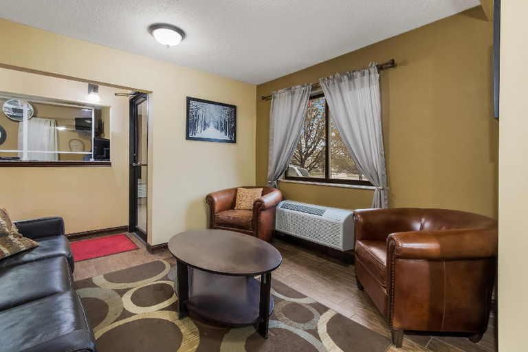 Public Area, Econo Lodge Inn & Suites Yankton, Yankton