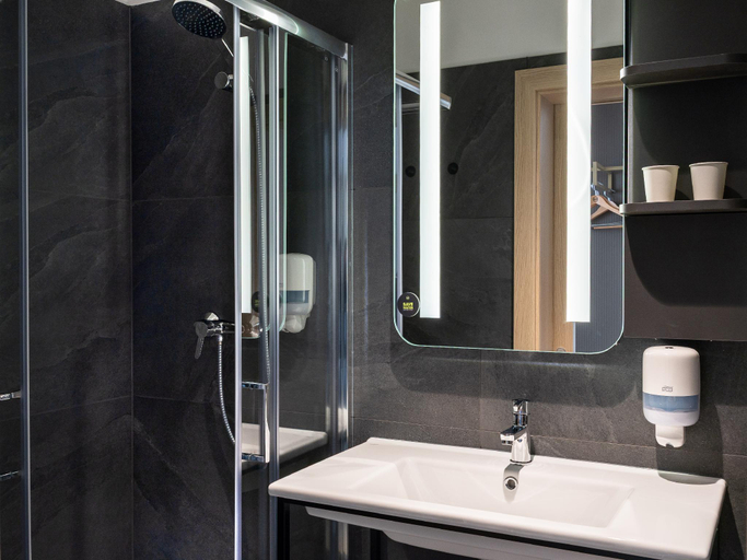 Bathroom 4, B&B HOTEL Maribor Orel , Maribor