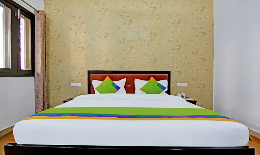 Room 5, Posh Classic, sector 45, millenium city centre, gurugram, Gurgaon