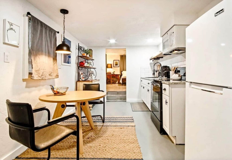 Room 2, Rustic Gem 5min-asian District Full Kitchen, Oklahoma