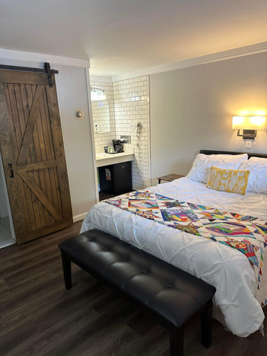 Bedroom 3, Lake Harmony Inn, Carbon