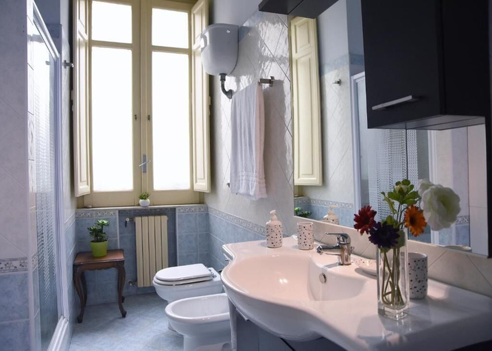 Bathroom 5, La Dimora Partenopea, Napoli