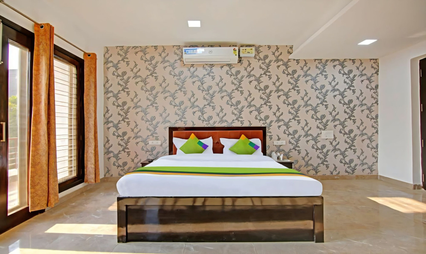 Room 4, Posh Classic, sector 45, millenium city centre, gurugram, Gurgaon