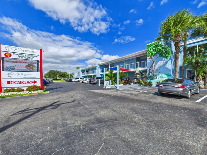 Room 3, Modern Loft w Launch Views Near Beach -unit 208, Brevard