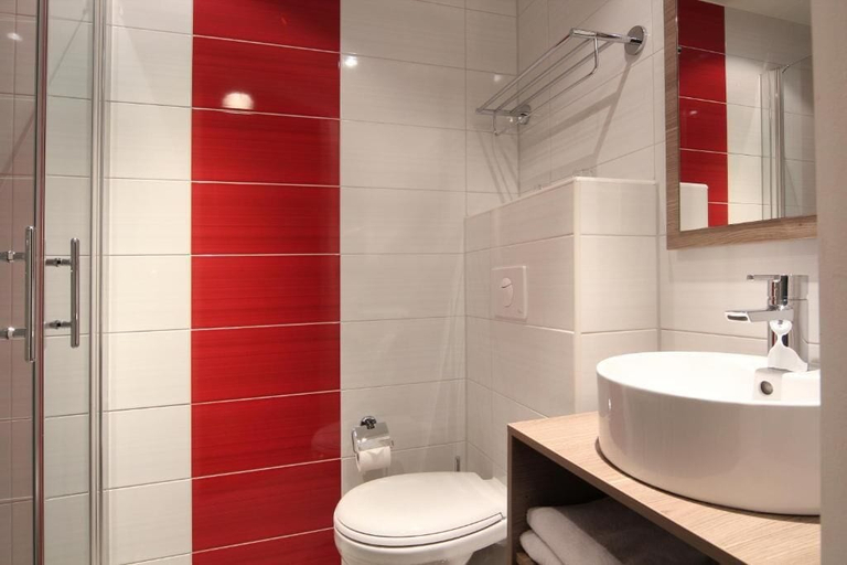 Bathroom 3, Grand Hotel Monopole, Valkenburg aan de Geul